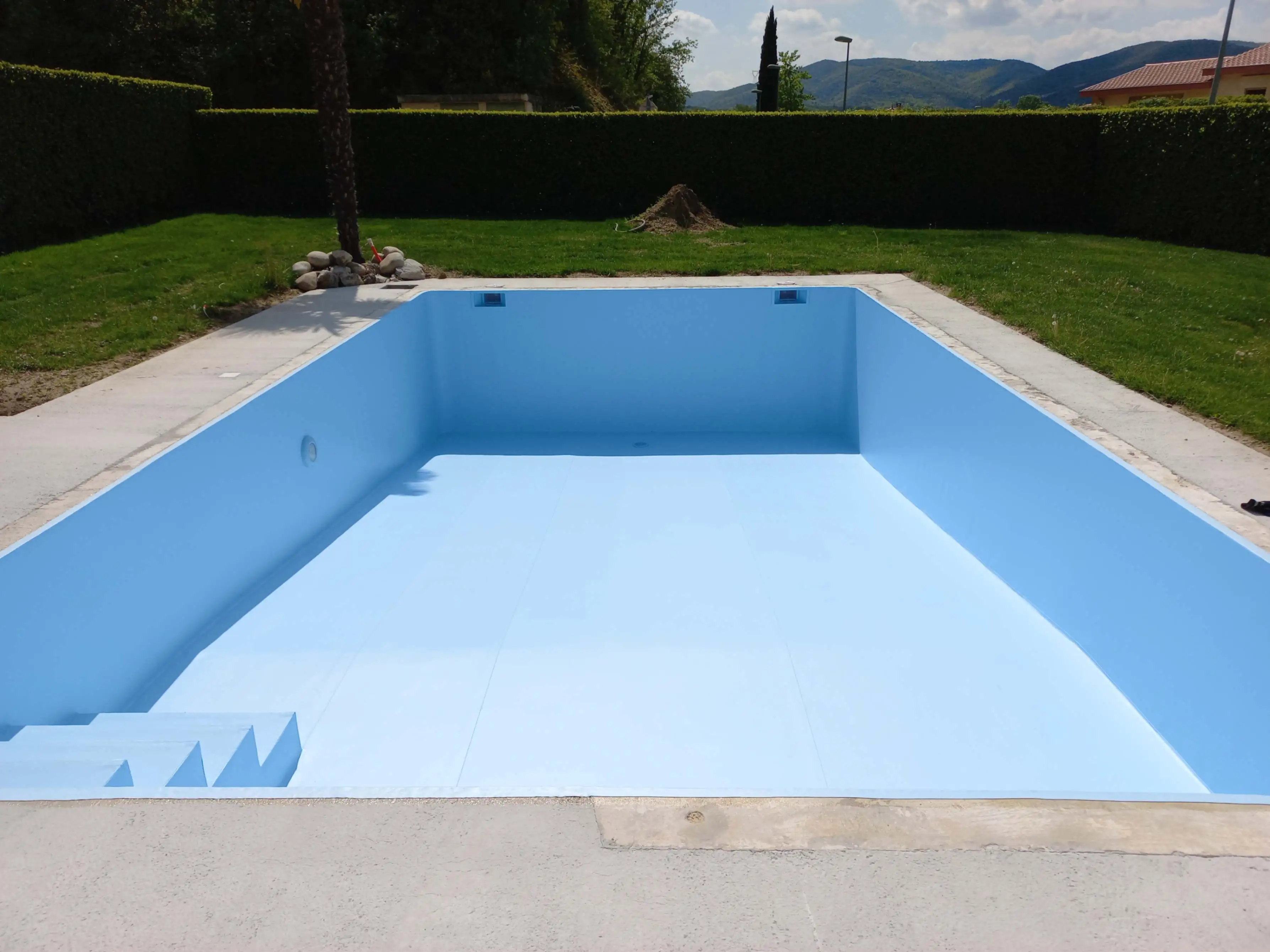 Piscine contemporaine réalisée à Valence